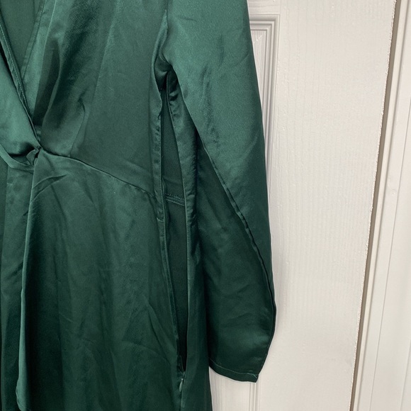 PrettyLittleThing Emerald Mini Dress - Picture 6 of 7